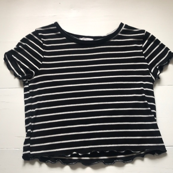 FULL TILT BLACK AND WHITE CROP TOP :) - Picture 1 of 3